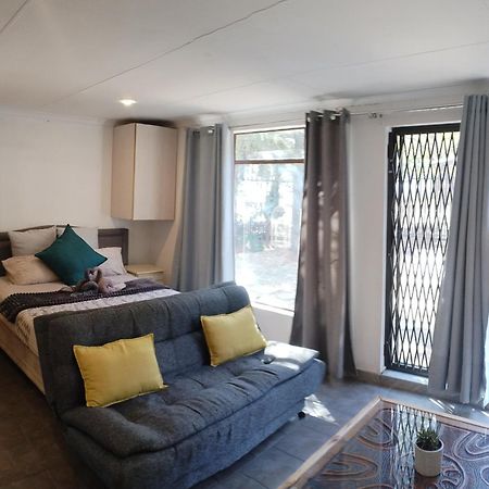Atterbury Self Catering Studios Pretoria-Noord Eksteriør bilde